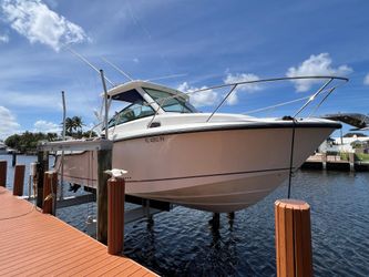 28' Boston Whaler 2013 Yacht For Sale